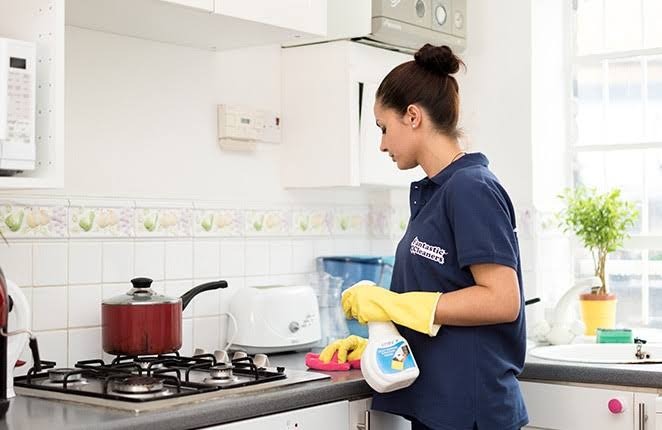 Professional cleaners London providing commercial cleaning services